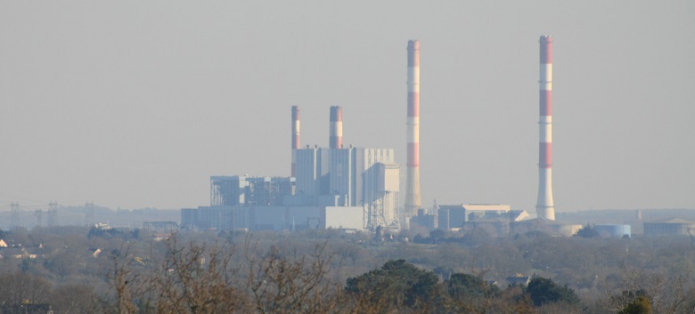 Centrale à charbon, Cordemais, France (2009),Crédit :  KaTeznik, travail personnel , CC BY-SA 2.0 